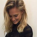 Bar Refaeli hot: tutina nera super sexy su Instagram FOTO