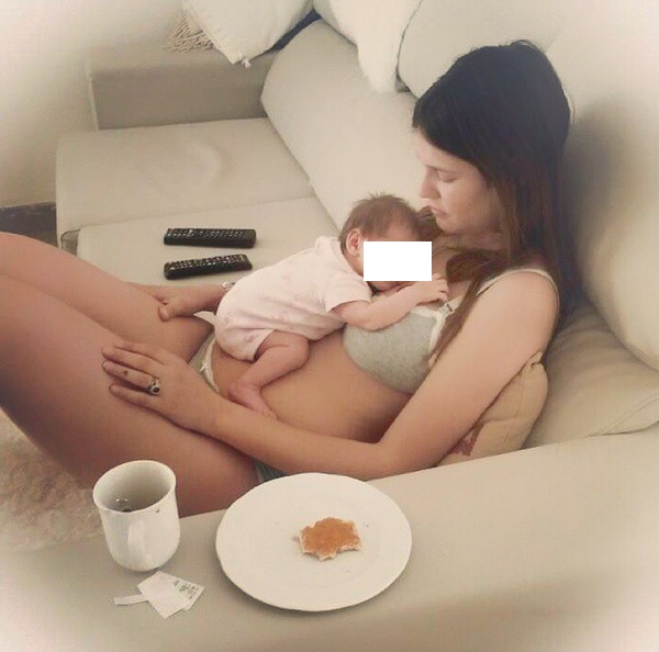 Bianca Balti in lingerie, relax con la figlia Mia: la FOTO su Instagram