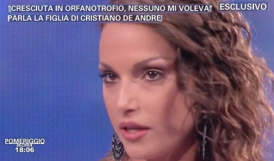 VIDEO Francesca De Andrè a Pomeriggio 5: "Cresciuta in orfanotrofio, nessuno mi voleva"