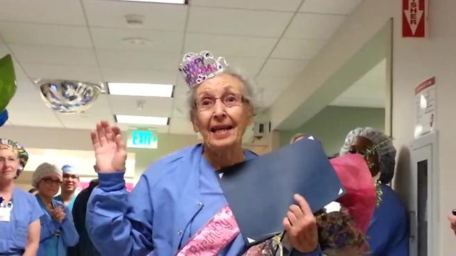 Florence compie 90 anni: infermiera più anziana mondo da 70 lavora in ospedale02