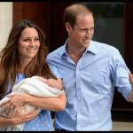 Kate Middleton, abiti post parto a confronto: azzurro per George, fiorato per Charlotte