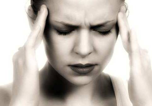 Far passare il mal di testa senza uso di farmaci: il rimedio casalingo