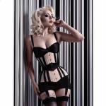 Romanie Smith, modella fetish col girovita di 45 cm: corsetto stringente 6 ore al giorno FOTO 4