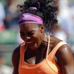 Serena Williams vince Roland Garros: FOTO con trofeo davanti torre Eiffel 08