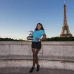 Serena Williams vince Roland Garros: FOTO con trofeo davanti torre Eiffel 05