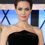 Angelina Jolie: Mara Teigen la sua sosia FOTO
