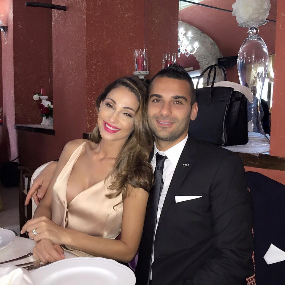 Anna Tatangelo sexy al matrimonio della sorella: abito firmato Francesco Paolo Salerno 3