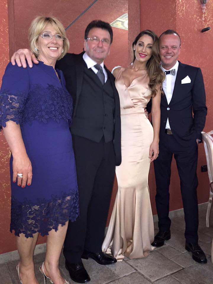 Anna Tatangelo sexy al matrimonio della sorella: abito firmato Francesco Paolo Salerno 4