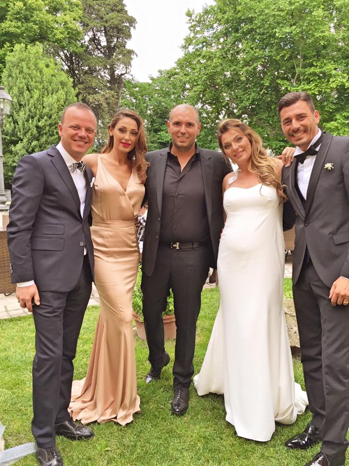 Anna Tatangelo sexy al matrimonio della sorella: abito firmato Francesco Paolo Salerno 5