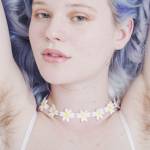 Ascelle pelose su Instagram: moda e foto per dire no alla ceretta