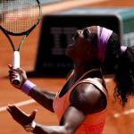 Serena Williams vince Roland Garros: FOTO con trofeo davanti torre Eiffel 02
