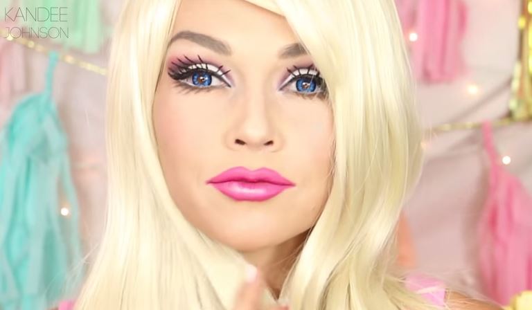 Make up artist si trasforma in una Barbie in 90 secondi VIDEO