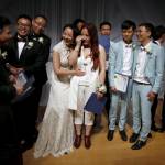 Sette coppie omosessuali cinesi si sposano a Los Angeles21
