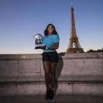 Serena Williams vince Roland Garros: FOTO con trofeo davanti torre Eiffel 11