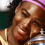 Serena Williams vince Roland Garros: FOTO con trofeo davanti torre Eiffel 10