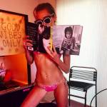 Miley Cyrus con un bikini rosa provoca Instagram FOTO