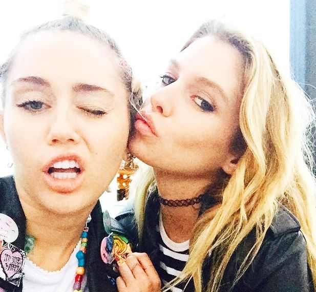Miley Cyrus e la modella Stella Maxwell stanno insieme? L'indiscrezione