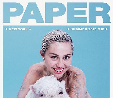 Miley Cyrus abbraccia un maiale sulla copertina di Paper Magazine FOTO
