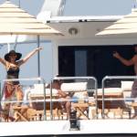 Paris Hilton e fidanzato a Formentera: sole, amore e yacht da sogno03