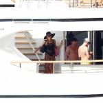 Paris Hilton e fidanzato a Formentera: sole, amore e yacht da sogno08