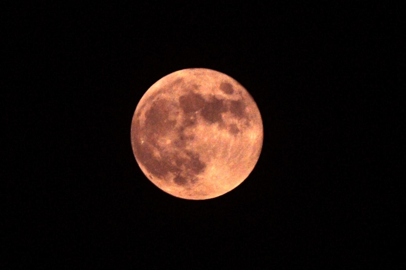 Luna rosa, rossa o bianca: ecco perché cambia nel corso dell'anno