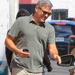 George Clooney, pantaloni corti e mocassini in giro per Beverly Hills FOTO 9