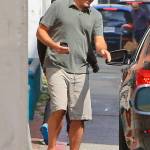 George Clooney, pantaloni corti e mocassini in giro per Beverly Hills FOTO 10