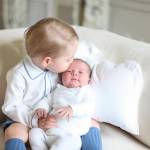 Charlotte e George Windsor: royal baby fotografati insieme per la prima volta