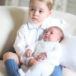 Charlotte e George Windsor: royal baby fotografati insieme per la prima volta 4
