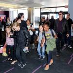 Angelina Jolie e Brad Pitt all'aeroporto con i figli FOTO 1