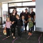 Angelina Jolie e Brad Pitt all'aeroporto con i figli FOTO 4