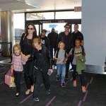Angelina Jolie e Brad Pitt all'aeroporto con i figli FOTO 5