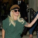 Lady Gaga con un abito verde entra nella sua Rolls Royce a Londra FOTO 9