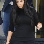 Kim Kardashian, sexy look premaman: abito nero aderente e tacchi FOTO 8