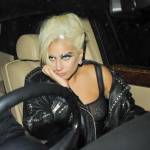 Lady Gaga, calze rotte e body trasparente in giro per Londra FOTO 6
