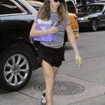 Cara Delevingne in minishorts a New York FOTO 1