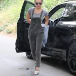 Miley Cyrus salopette e fuoristrada in giro per Los Angeles FOTO 3