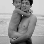 Padre e figlio, stessa FOTO per 30 anni fino a quando...arriva il nipote4