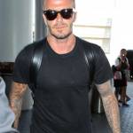 David Beckham comodo e in total black: il manuale di stile dell'ex calciatore5