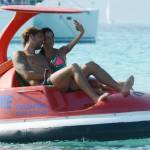 Alessio Cerci e la moglie: baci e selfie sul pedalò a Formentera13
