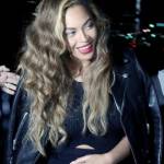 Beyonce a Manhattan con uno spacco vertiginoso