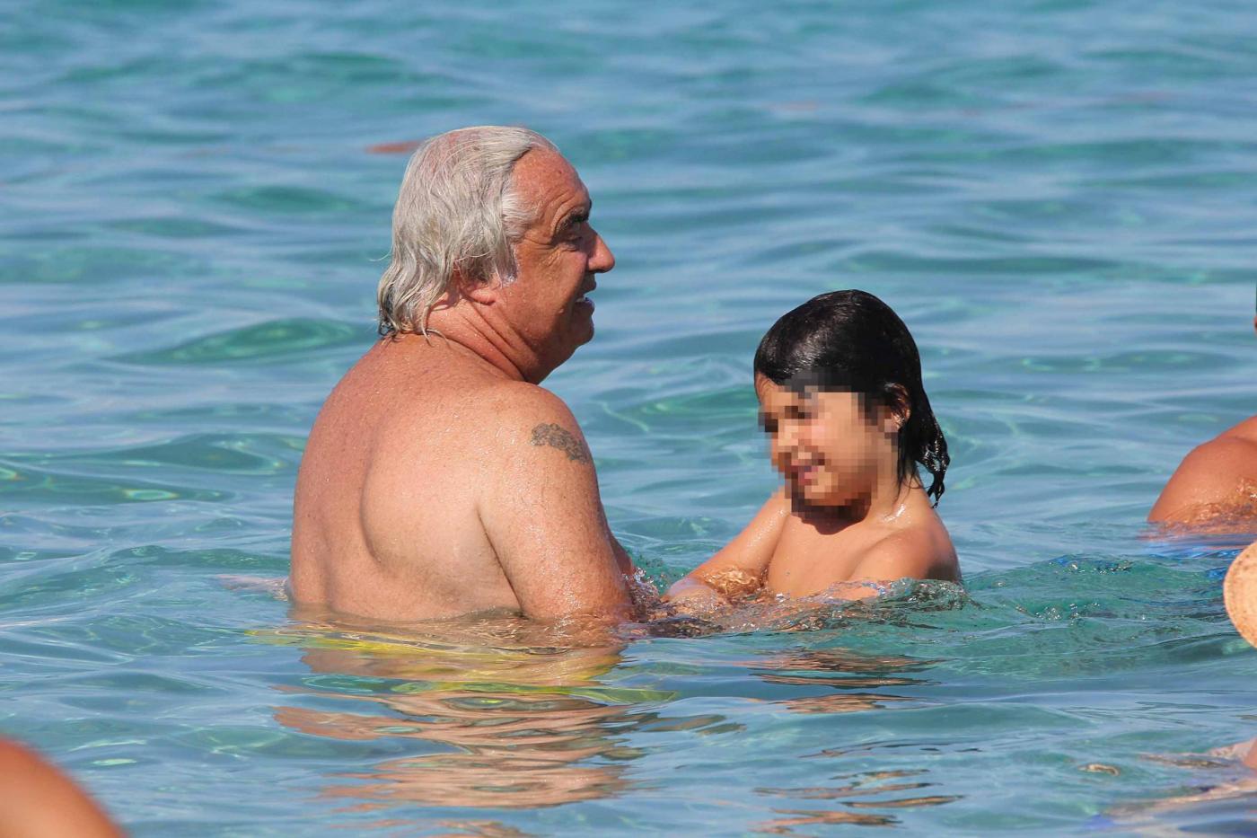 Flavio Briatore papà affettuoso: al mare in Costa Smeralda senza la Gregoraci11