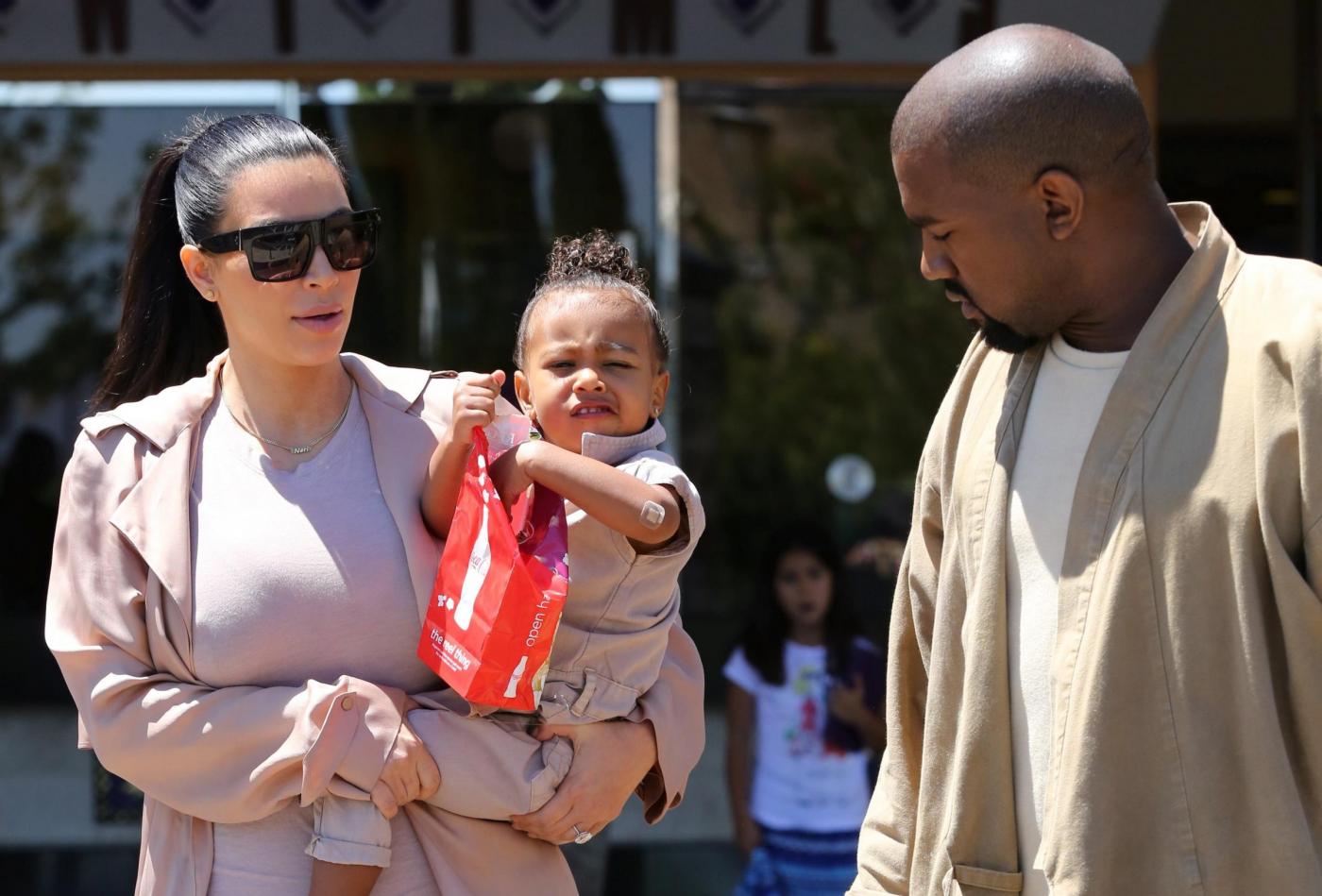 Kim Kardashian incinta, al cinema con Kanye West e la piccola North10
