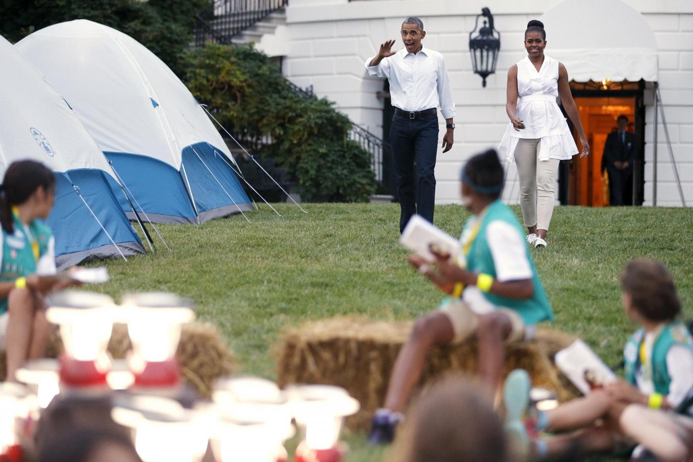 Barack Obama e Michelle ospitano 50 giovani scout alla Casa bianca04