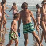 Federica Panicucci gioca in spiaggia con figli: c'è anche il marito Mario Fargetta5