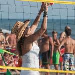 Daniela Santanchè fisico da ragazzina: in vacanza gioca a beach volley 5
