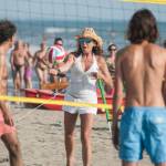 Daniela Santanchè fisico da ragazzina: in vacanza gioca a beach volley