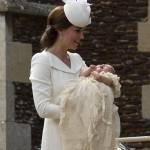 Kate Middleton, completo color crema al battesimo figlia Charlotte FOTO 1