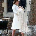 Kate Middleton, completo color crema al battesimo figlia Charlotte FOTO 5