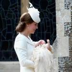 Kate Middleton, completo elegante color crema al battesimo figlia Charlotte FOTO